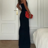 Renata – elegantiška moteriška suknelė be petnešėlių, siauro kirpimo