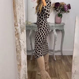 Jess – Elegantiška moteriška suknelė su skeltuku ir blizgančiu raštu