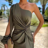 Alisa – ilga elegantiška moteriška suknelė su asimetrišku pečiumi