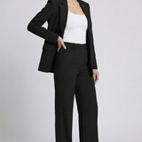 Liliana – Universalus moteriško stiliaus kostiumėlis