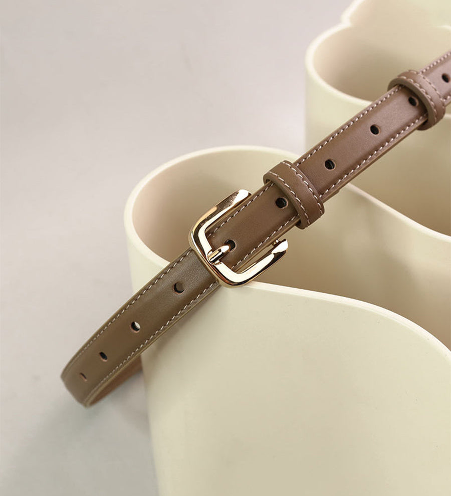 Silvana – Klasikinis diržas su kvadratine sagtimi" could be rewritten as "Silvana – Classic Belt with Square Buckle.