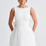 Elle – Rochie Mini de Damă cu Fundă și Perle